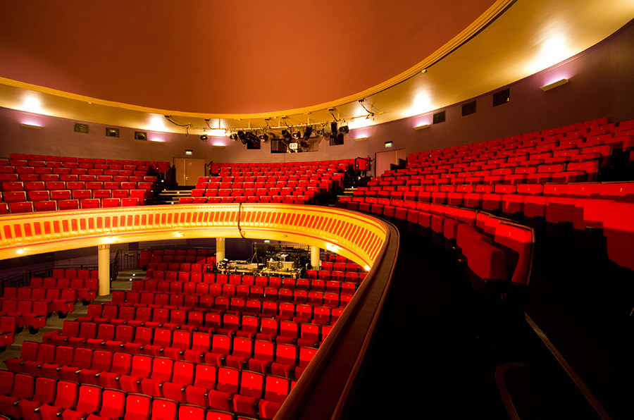 SALLE-GAUCHE-VERS-LE-FOND_IGP4165_modifie-1_w_sRGB
